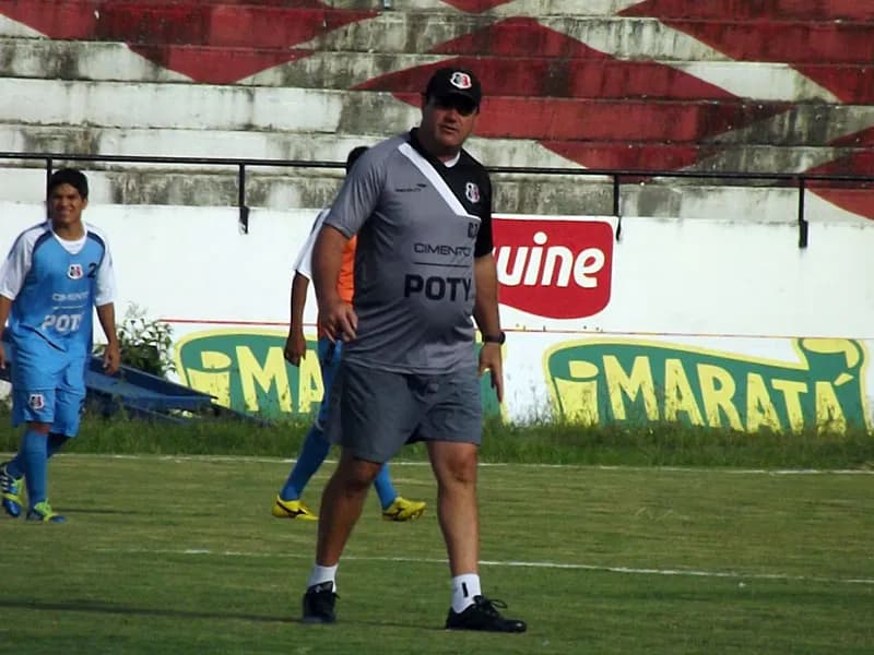 Vica: "Pode esperar um Santa Cruz, não só se defendendo, mas procurando a vitória.