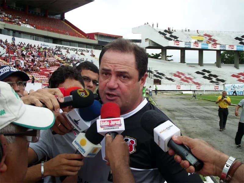 Vitória Coral na estreia do PE 2014 deixou técnico Vica satisfeito.