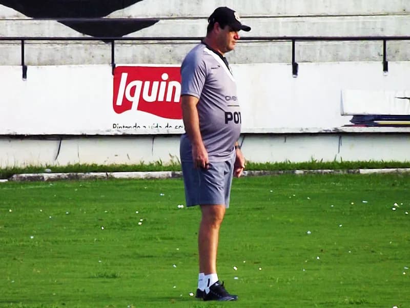 Técnico Vica confirma mudanças e prevê equilíbrio nos dois jogos.