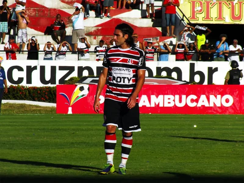 Léo Gamalho atribui artilharia Coral à boa sequência e melhor condicionamento.