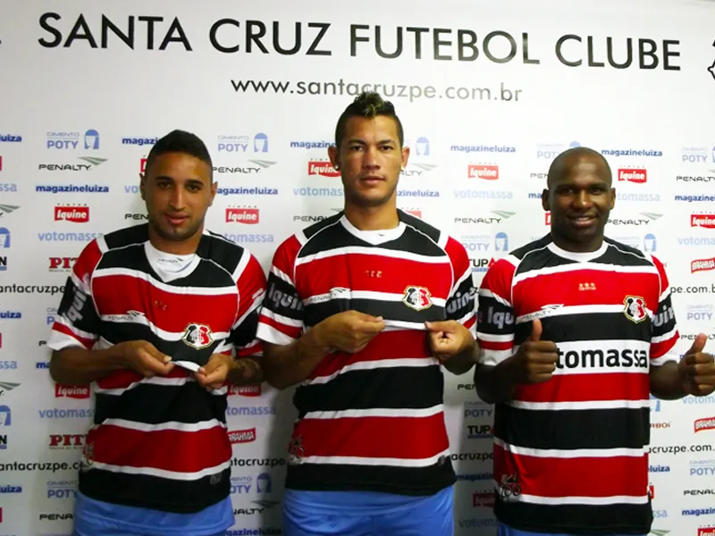Reforços são apresentados oficialmente à imprensa no Arruda.