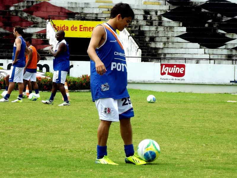 Renatinho destaque inteligência para vencer 3ª seguida na Série B.