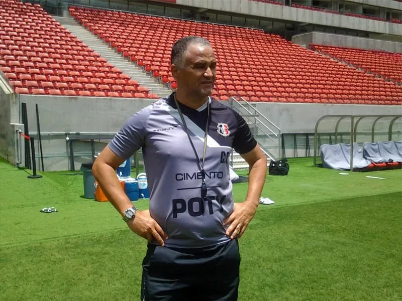Técnico Coral confiante no potencial dos atletas para vencer o Vasco na Arena PE.