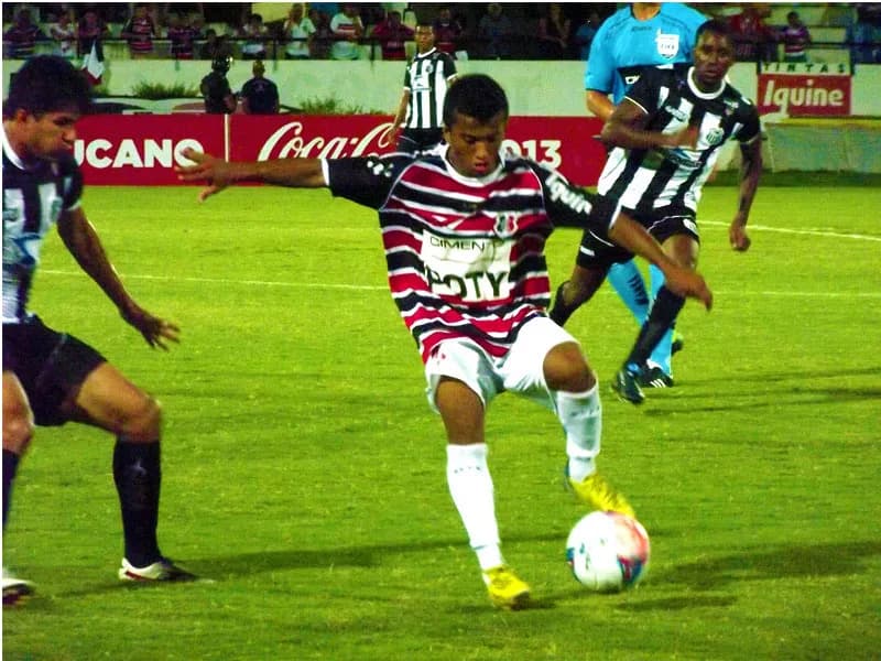Meia Jefferson Maranhão está apto para jogar o Clássico das Emoções.