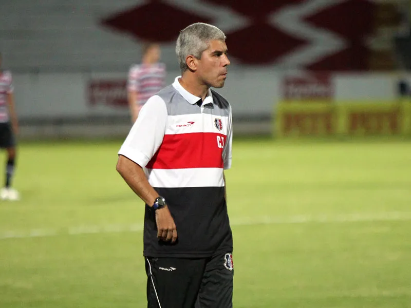 Ricardinho afirma: "Temos que melhorar".