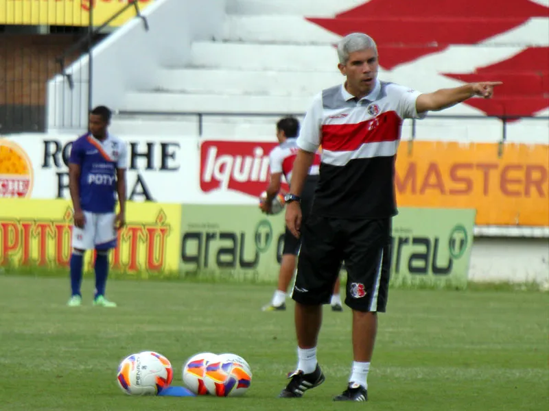 Ricardinho lamenta detalhes que ocasionaram derrota