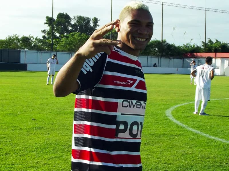 Flávio Recife leva 'numa boa' intertemporada itinerante.