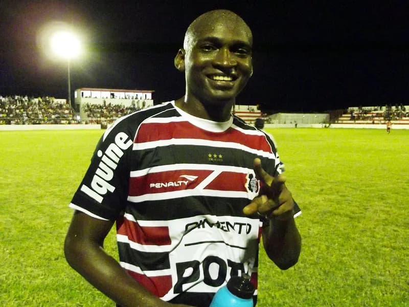 Zagueiro Leandro Souza credita entrosamento ao passar dos jogos.