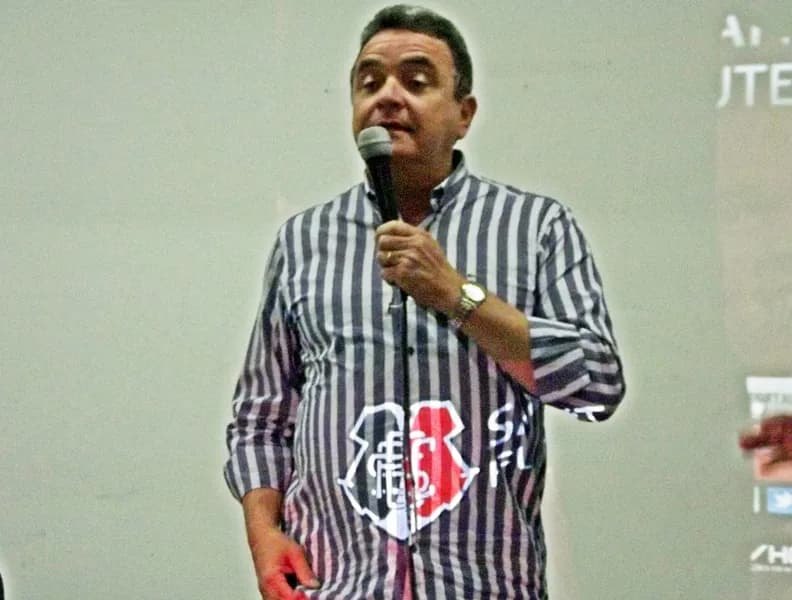 ALN recomenda 'trabalho pedagógico e comportamento civilizado' para organizadas.